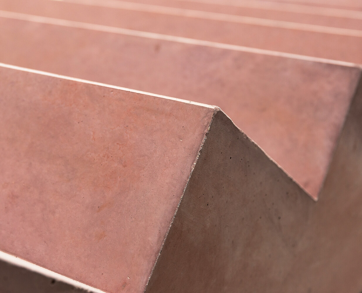 ELEF® Treppenelemente Roteingefärbte Treppenelemente