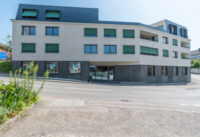 Lärmabsorbierende Fassadenelemente Zentrumsüberbauung Oberdorf, Stetten