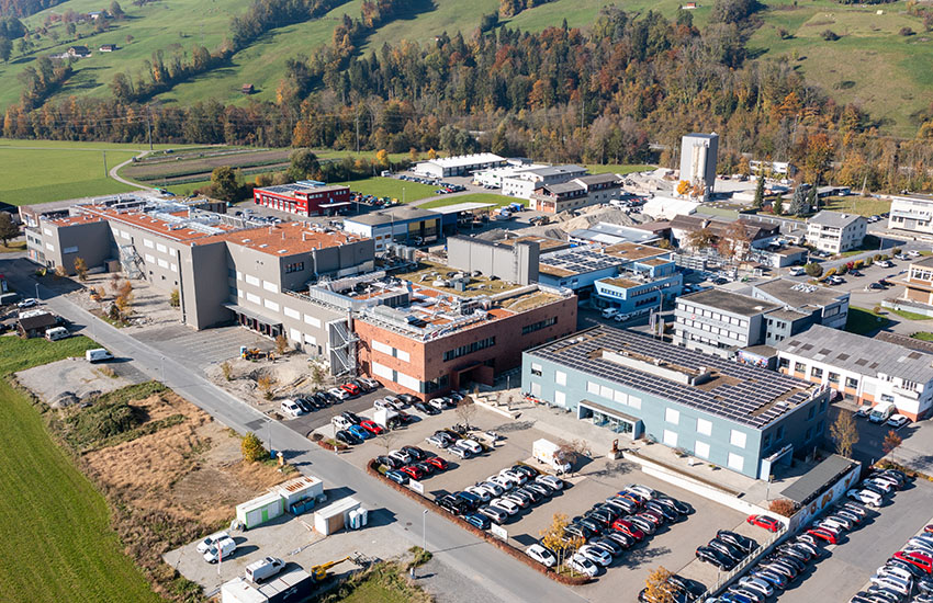 Rippenplatten, Fassadenelemente und Hutträger Erweiterungsbau Backhaus HUG Malters