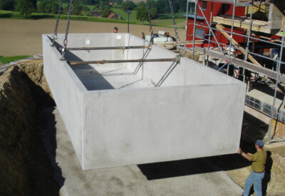 Massgefertigte Pools aus Beton sind nicht nur robust und langlebig, sondern auch ästhetisch ansprechend.