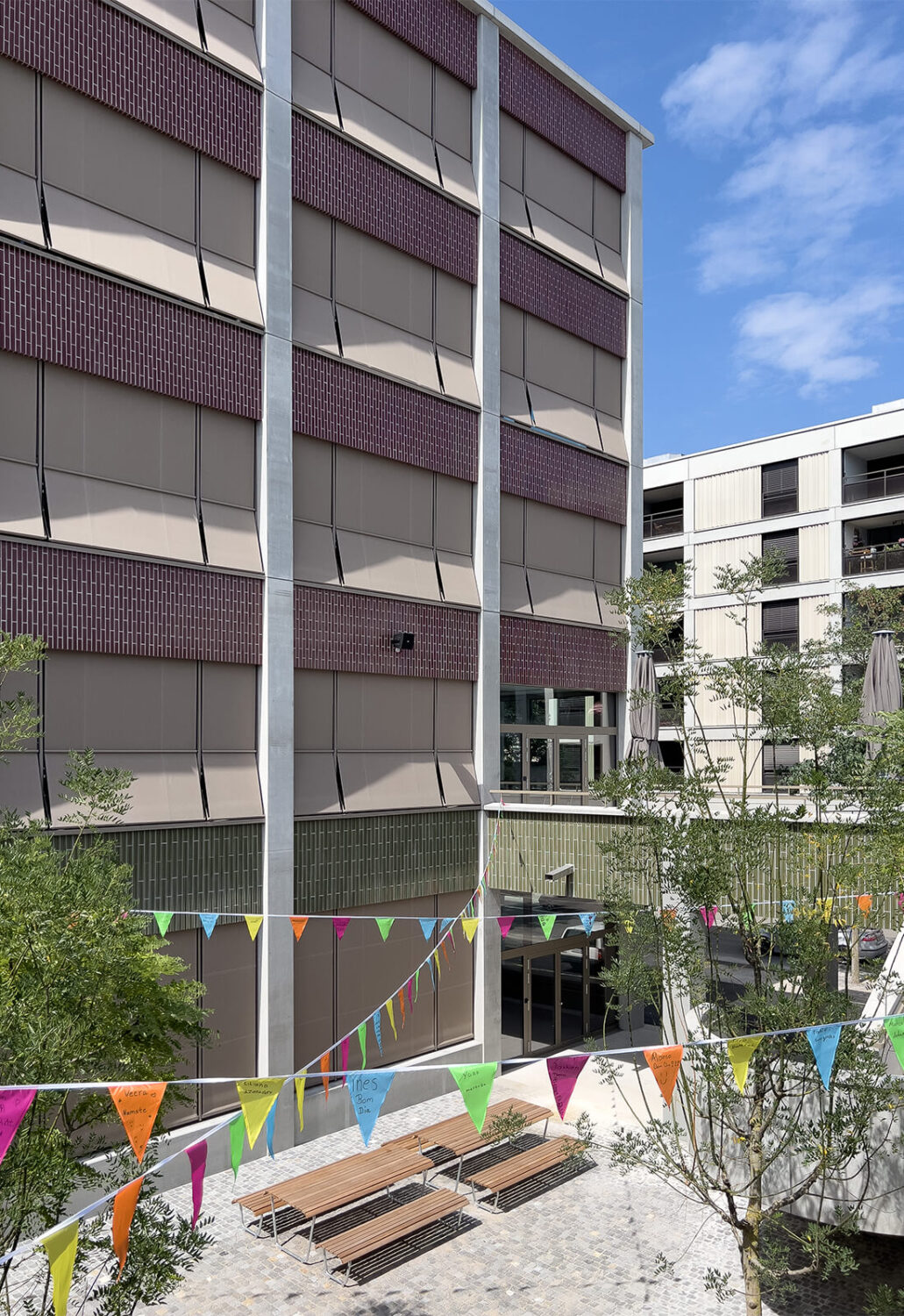 Fassadenelemente und Fensterbänke aus Beton für das Schulhaus Glattpark in Opfikon
