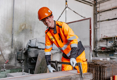 Lernender Betonwerker